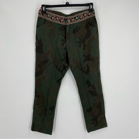 Casadei Pants - CL Casadei L. Women’s Camo Print High Rise Beaded Waist Cropped Pants
